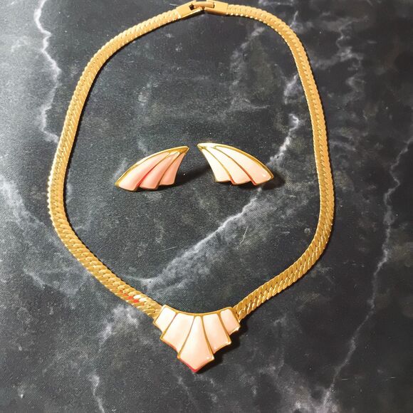 Vintage Napier Pink Enamel Necklace & Earrings Set 1980s Gold Tone Fan Design - Picture 1 of 9